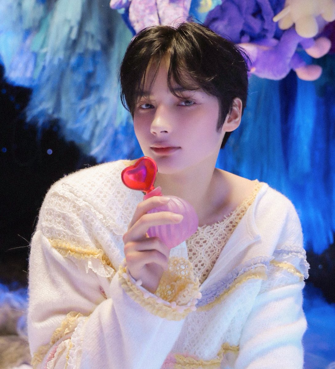 ♟️♥️

#채원 #CHAEWON #휴닝카이 #HUENINGKAI