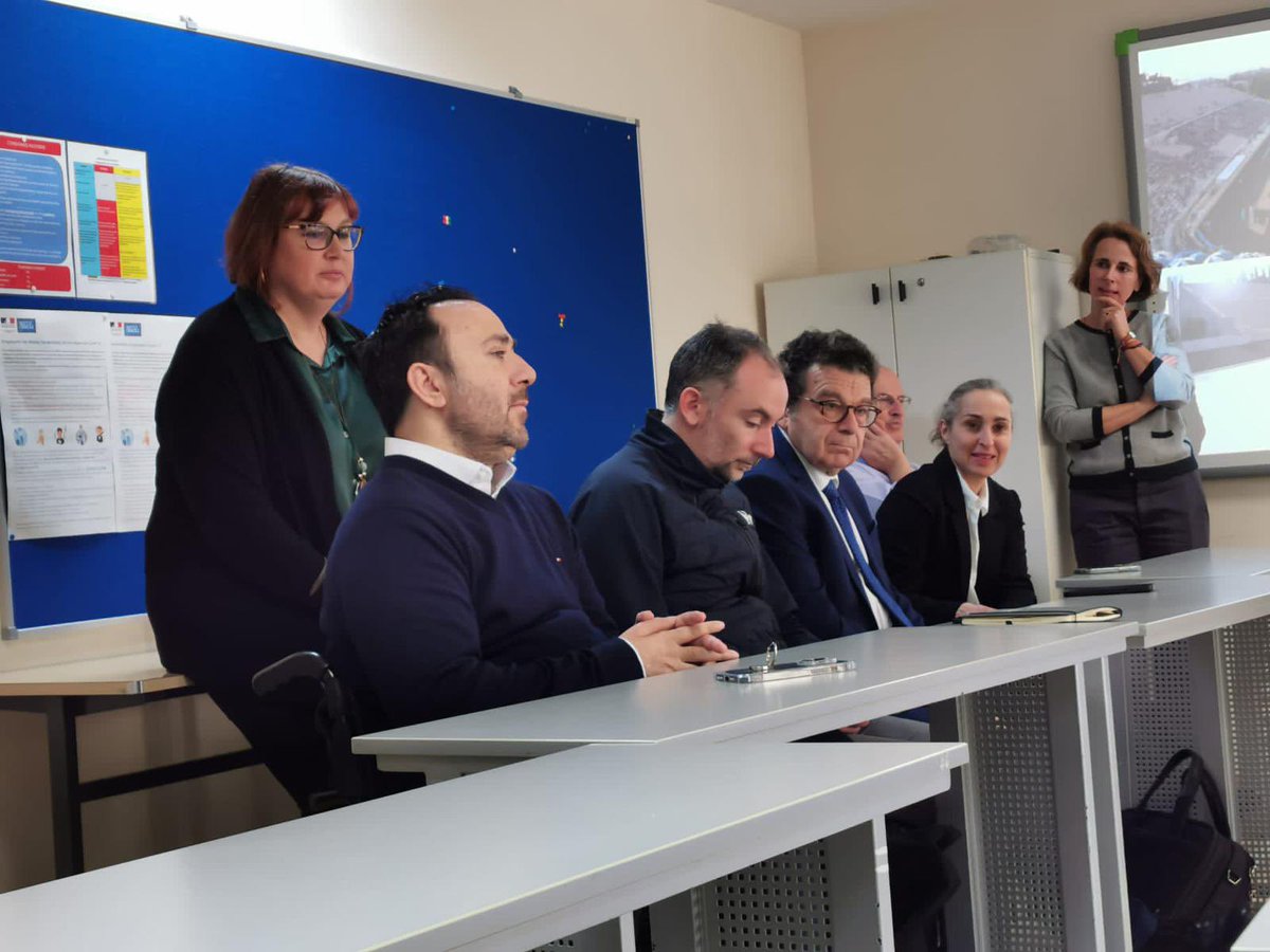 EPievic's tweet photo. Mobilité @ErasmusplusFR Athènes Groupe EPS académie de Paris - réunion à l’institut français avec le directeur Régional, l’attachée de coopération et le directeur du comité paralympique - projets en cours à venir @CKerrero @Academie_Paris @EtienneBarraux @baptistedumain https://t.co/dSfR77nusB