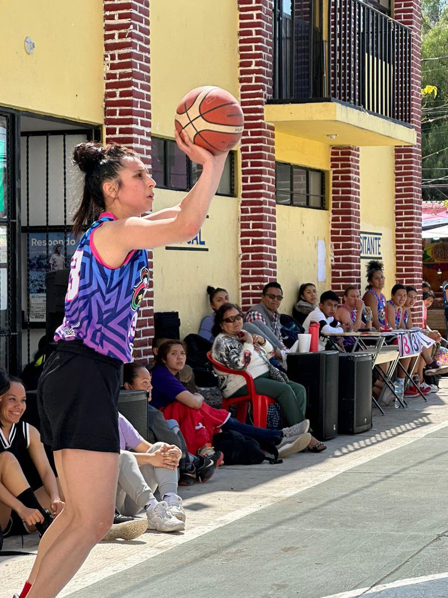 nbear_23's tweet image. Everybody want to know what I'd do if I didn't win.
 I guess we'll never know. 
🥇🇲🇽✨
@kanyewest 

#Ripabuelita 
#Ripbaba
#teamwork 
#EneilyPilar
#FACEFAM
#mambamentality🐍
#proathlete