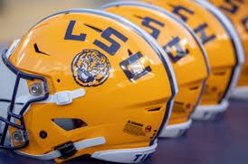 Excited & Grateful to receive (a)n ⭕️ffer From @LSUfootball.@CoachBrianKelly @CoachMHouse @CoachGGrady @CoachBelker @CoachSaunds @BWickPiratesDC @CoachSean_CAV @YBKGIPP @Rivals @RecruitGeorgia @On3Recruits @912Recruits @MohrRecruiting.🐯🐯🐯#GeauxTigers