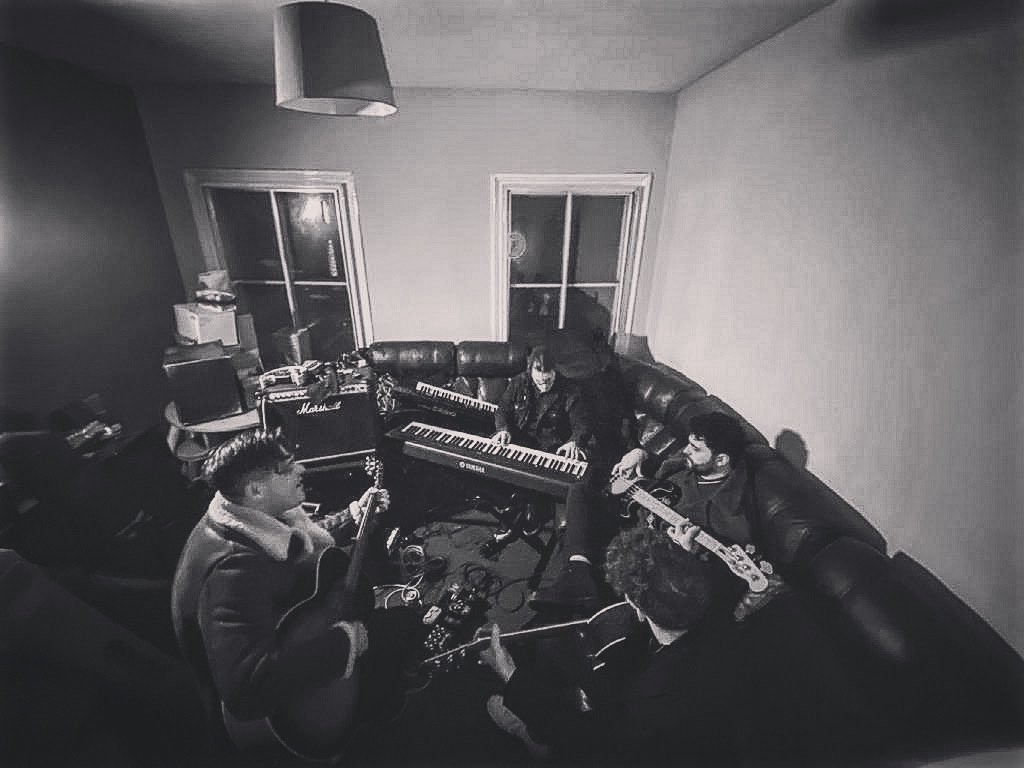 Oiiiiii!!!

Want tickets to a secret show we’re playing? 

Click this link and sign up: mailchi.mp/8fa16b067a93/c…
~~~~~~