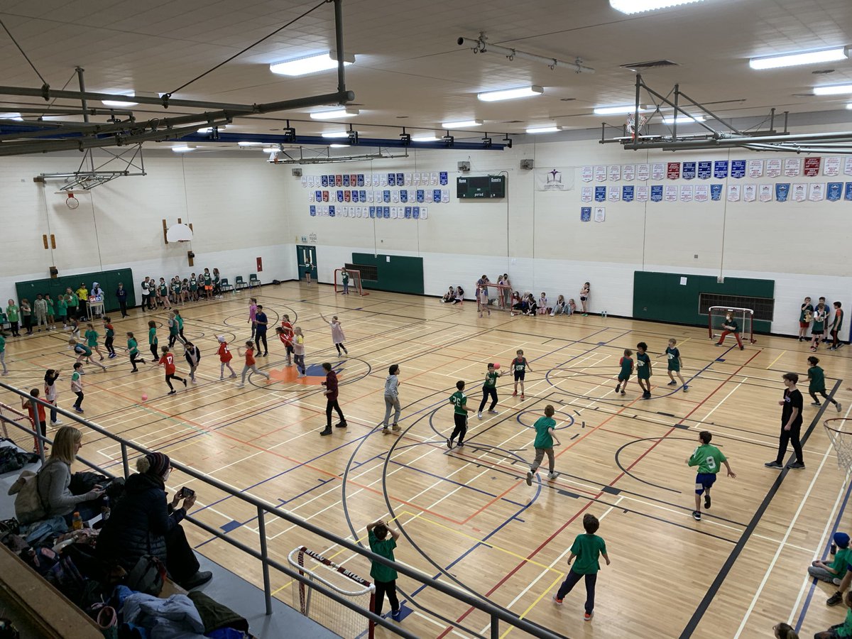 Junior bordenball tournament hosted today at FPSA for our feeder schools. They brought the energy and the noise! @OCEAA_Athletics <a href="/OCDSB/">OCDSB</a>