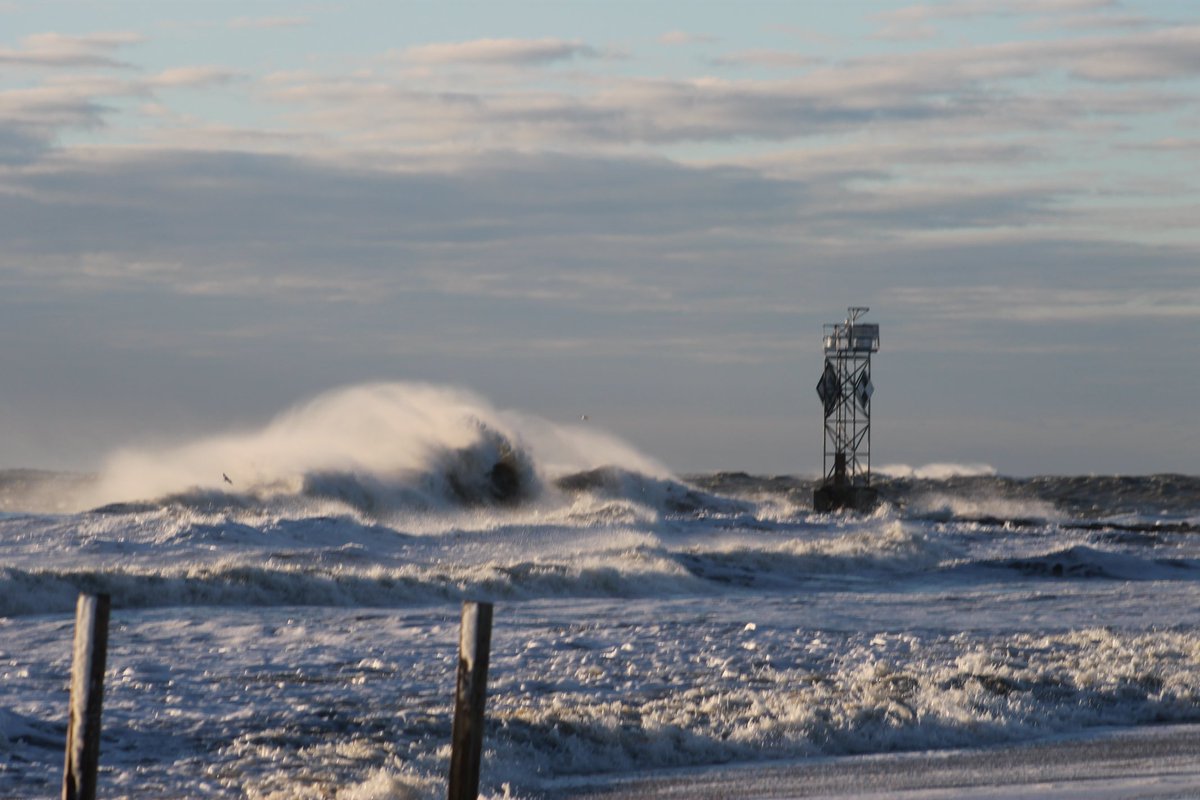 robertjbanach's tweet photo. Watching the roiling waves...

See more of my pix at https://t.co/TVFghNsoqb https://t.co/ffIOAqYaMw