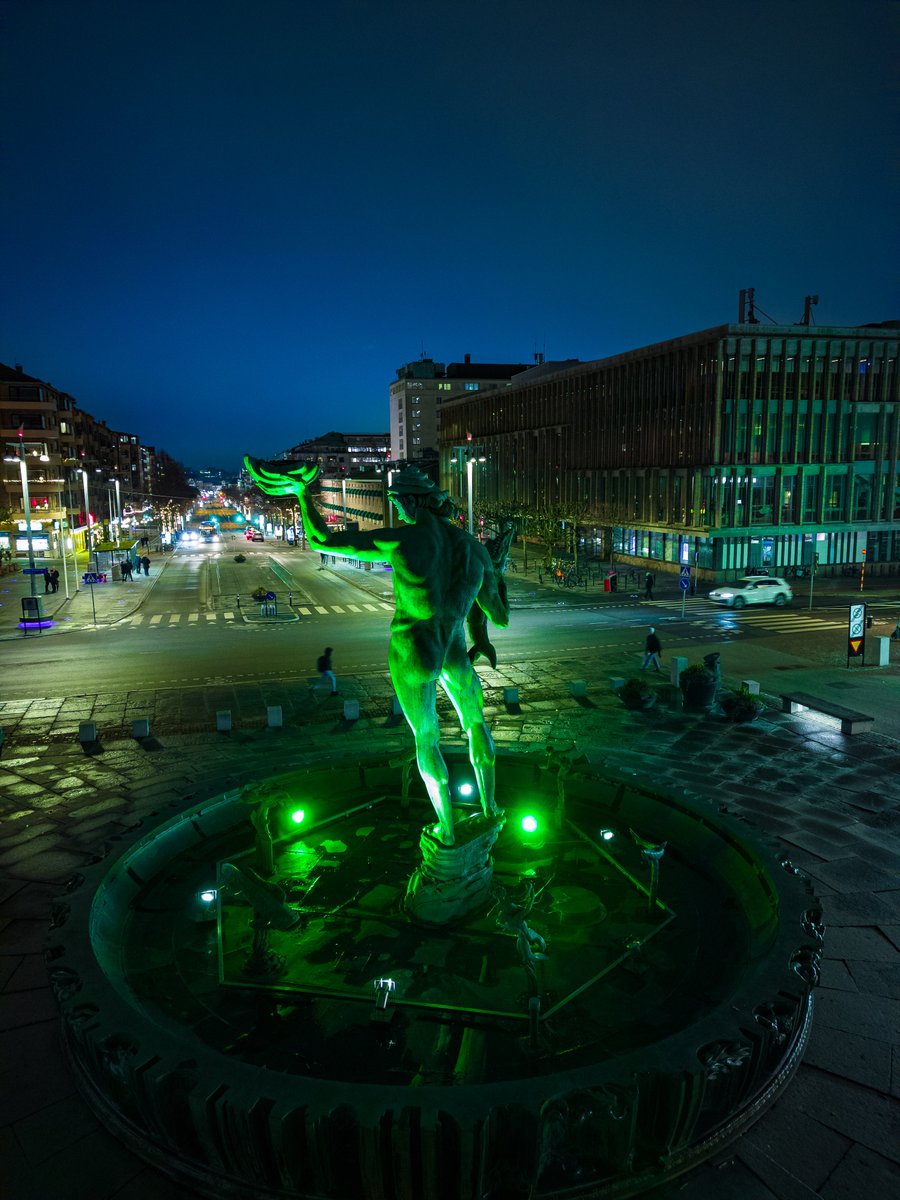capturedbyfelix's tweet photo. POSEIDON IN GOTHENBURG 🗽
#poseidon #poseidongöteborg #gothenburgcity #avenyn #droneoftheday #shooting #moodygrams #statue #photography #photo #photoftheday #djımini3pro #djicreator #photographer #drones #djiglobal #gothenburg #cityphotography #city #night #nature #street https://t.co/HX6H9njPFQ
