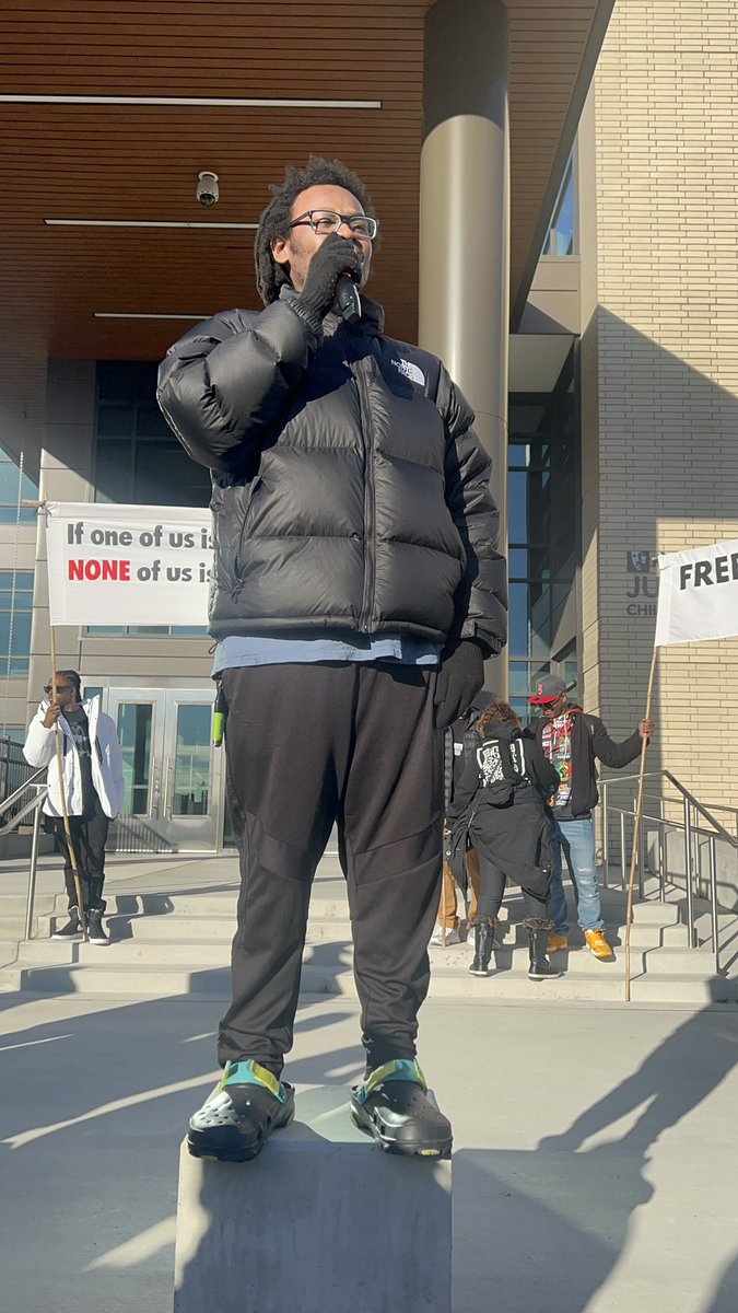fn_marisol's tweet photo. “Ask yourselves why are you here? Are you here because it’ll look cool to take a picture with a sign, because it’s just something to do or do you actually know why and who you are marching for?” -RC #MLKDay #RBAC #YouthConsortium #MLKMarch https://t.co/raXIUgKmDJ
