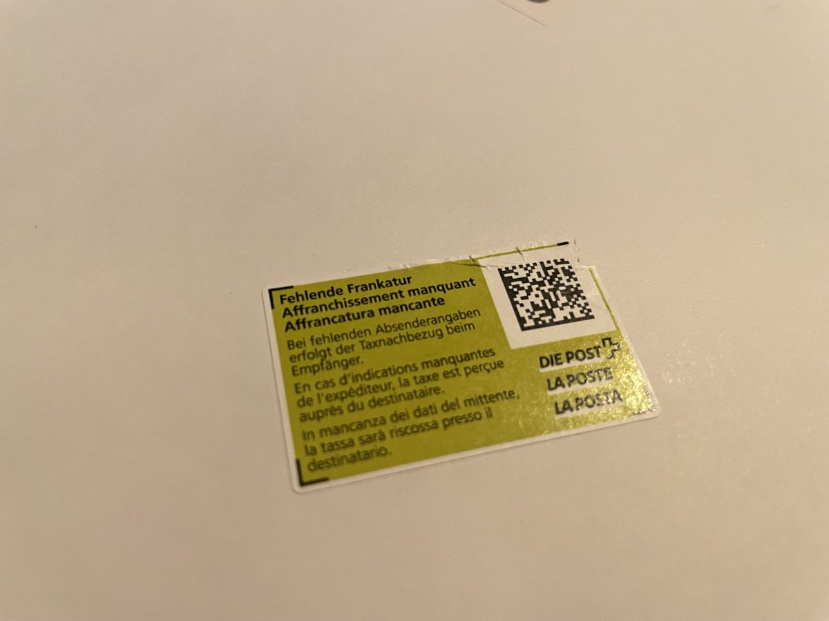 Hallo @postschweiz 
Weil dieser Sticker ungenau angebracht wurde, funktioniert der QR-Code nicht. Wie weiter?🧐