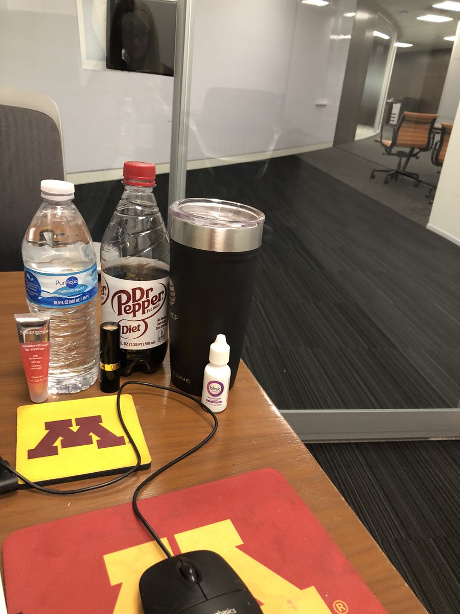 Everything needed for a successful day at HQ, and I’m well hydrated.
#lifeatatt #BCSSFamily #Renzleaderz #BAMtastic2023