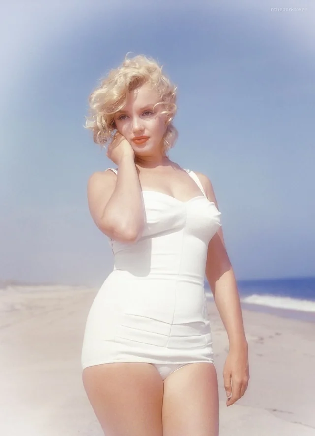 MARILYN MONROE - Página 4 FnQfpYBagAAFDD2?format=png&name=900x900