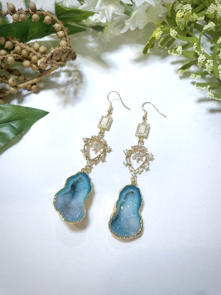 ✨ New geode earrings for sale! ✨Etsy.com/ca/shop/resina… 
#etsyshop #etsy #EtsySeller #jewelry #handmadejewelry #handmade #forsale #geode #geodejewelry #earrings #crystals #druzy