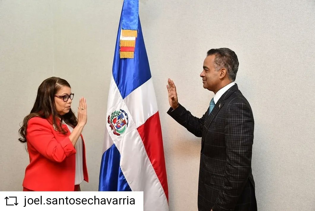 BennyMetz's tweet photo. Éxitos en las funciones!

#GobiernoDelCambio
#REPOST @joelsantose with
El día de hoy juramenté a la licenciada @ReynosoDigna como nueva directora de @Pasaportesrd

El equipo del @MinpreRD deseamos éxitos en el ejercicio de su gestión.

#MinpresidenciaRD
#PasaportesRD https://t.co/YuoJJknnnI
