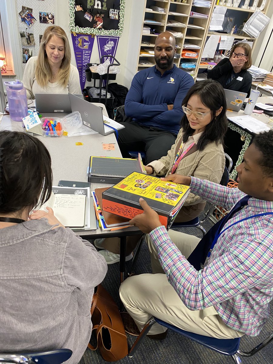 LhsavidV's tweet photo. Student panel time. AVID students sharing BFNP with teachers during WICOR Workshop. #ThisisLamarAVID https://t.co/SMHvI58wum