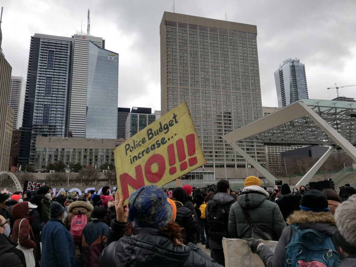 Hundreds outside Toronto City Council today to say NO to a $48.3 million police budget increase and YES to social services! #AnotherTorontoIsPossible #WeKeepEachOtherSafe #cdnpoli