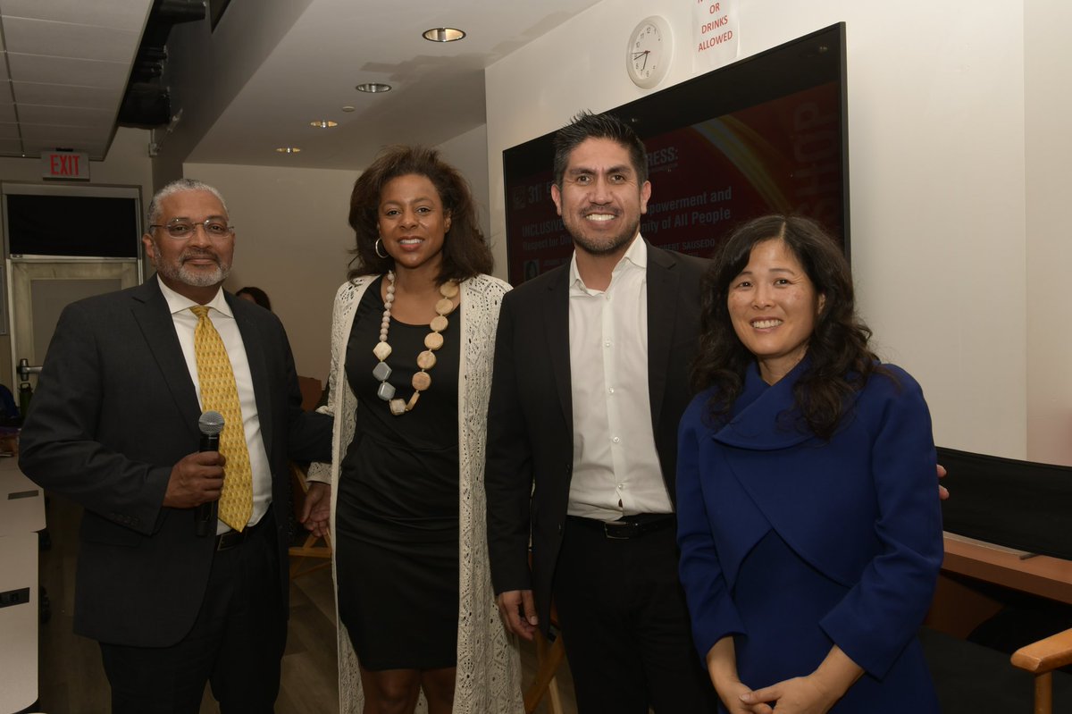CommunityBuildi's tweet image. Community Build and CEO Robert Sausedo attended the 31st Annual Empowerment Congress celebration held at the Charles Drew University of Medicine and Science where panelists shared their experiences as leaders in their organizations and in the community. ✊🏽💚✨#empowermentcongress