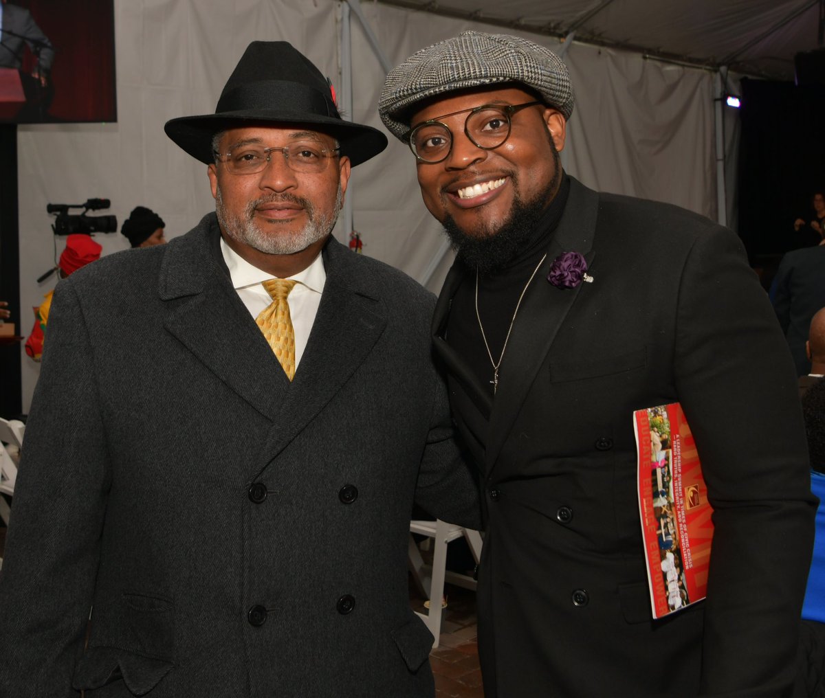 CommunityBuildi's tweet image. Community Build and CEO Robert Sausedo attended the 31st Annual Empowerment Congress celebration held at the Charles Drew University of Medicine and Science where panelists shared their experiences as leaders in their organizations and in the community. ✊🏽💚✨#empowermentcongress