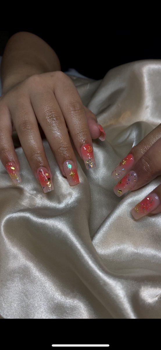 jhosnaps's tweet photo. update: i’m a nail tech now 🤍

more details on ig @ exo.nailz https://t.co/XiUficI4CP