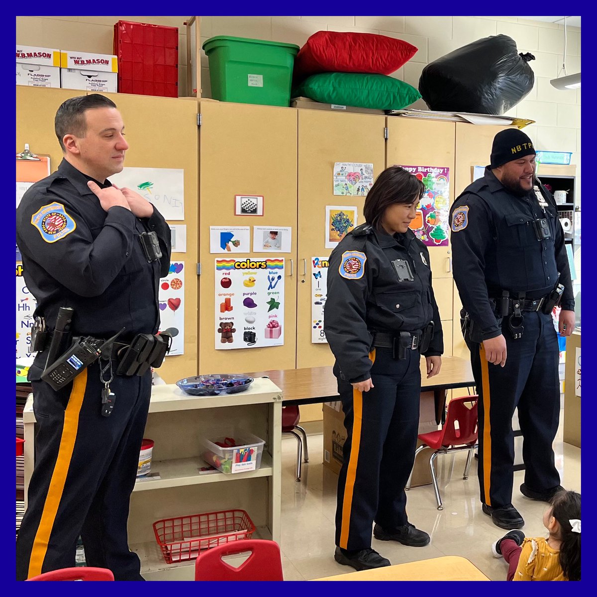 MarilynLoftus9's tweet photo. What special clothes do people wear for work? Police officers wear uniforms. NB police officers visited the PreK classes at Parsons to show the children their uniforms! ๐ฎ๐พ#nbtpreschoolunited #parsonspride #truenorthbrunswick #clothesstudy https://t.co/dw7T4wHy1A