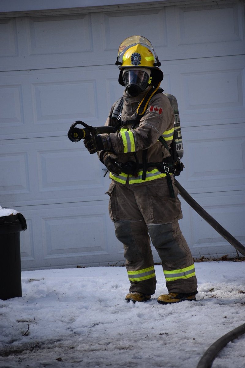 AtTheScenePhoto's tweet photo. Structure #fire Line 11 N #OroMedonte crews battling hotspots. #onscene #allcall #volunteer https://t.co/8FbteU7Cnw