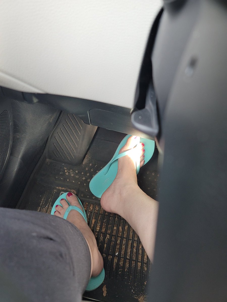 1toe34's tweet image. Bus stop show for 1 😉