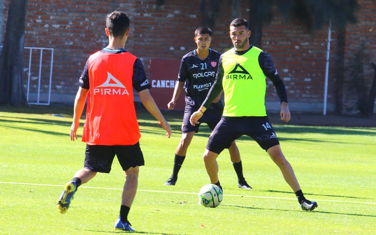 ClubNecaxa's tweet photo. Ya con la mente puesta en el duelo ante @Tuzos, continúa el trabajo de los Rayos en Casa Club.

#ContiGoNecaxa ⚡ https://t.co/CMp5uIxsbV