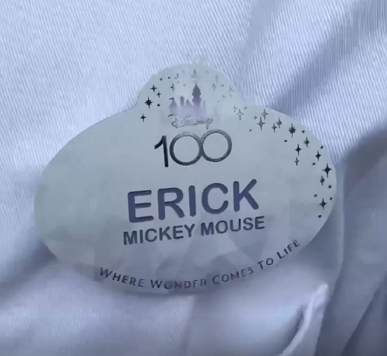 ScottGustin's tweet photo. Cast Members at Disneyland will be wearing new Disney100 nametags that, for the first time, feature the CM's favorite character instead of their hometown.

Disneyland says Stitch was the most popular character choice. The tags will be worn throughout the Disney100 celebration. https://t.co/kE7mVYLYYk