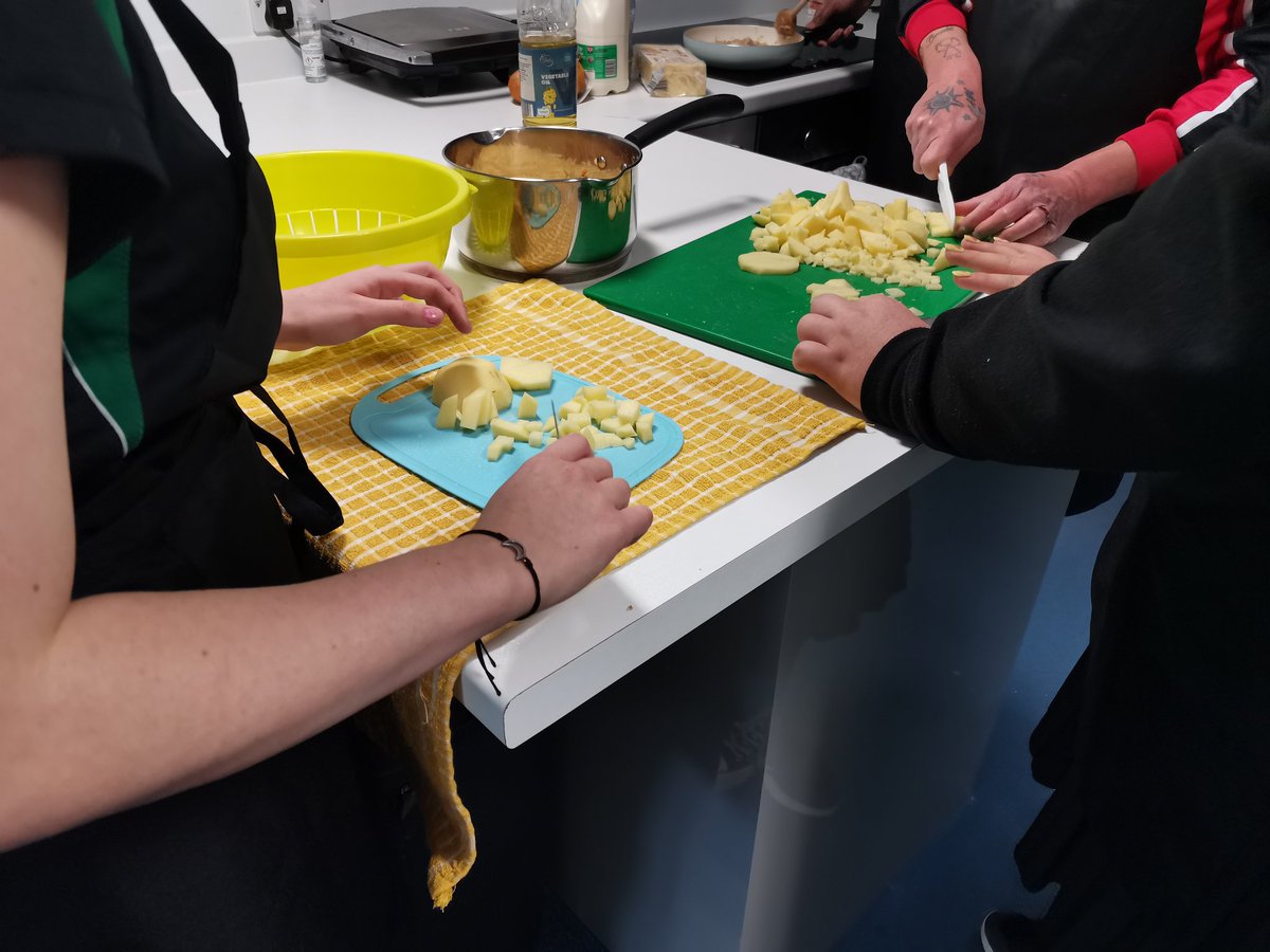 QuadrantLeisure's tweet photo. Our #WorkshopWednesdays restart with @WoodlawnLive students as they return to the @SaluteCafe_ facility & then we have our second session with Brenkley school for our #SEN #KitchenWorkshops under our new #pretendychef banner.
Find out how to get involved
https://t.co/otU26UEitc https://t.co/MWzHOfVKx0