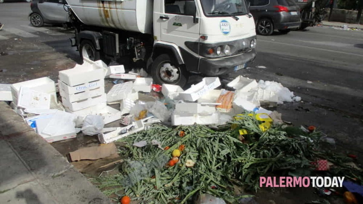 Sacchetti colorati e Qr code, a febbraio parte la differenziata nei mercatini: s'inizia in viale Campania dlvr.it/ShNR0z