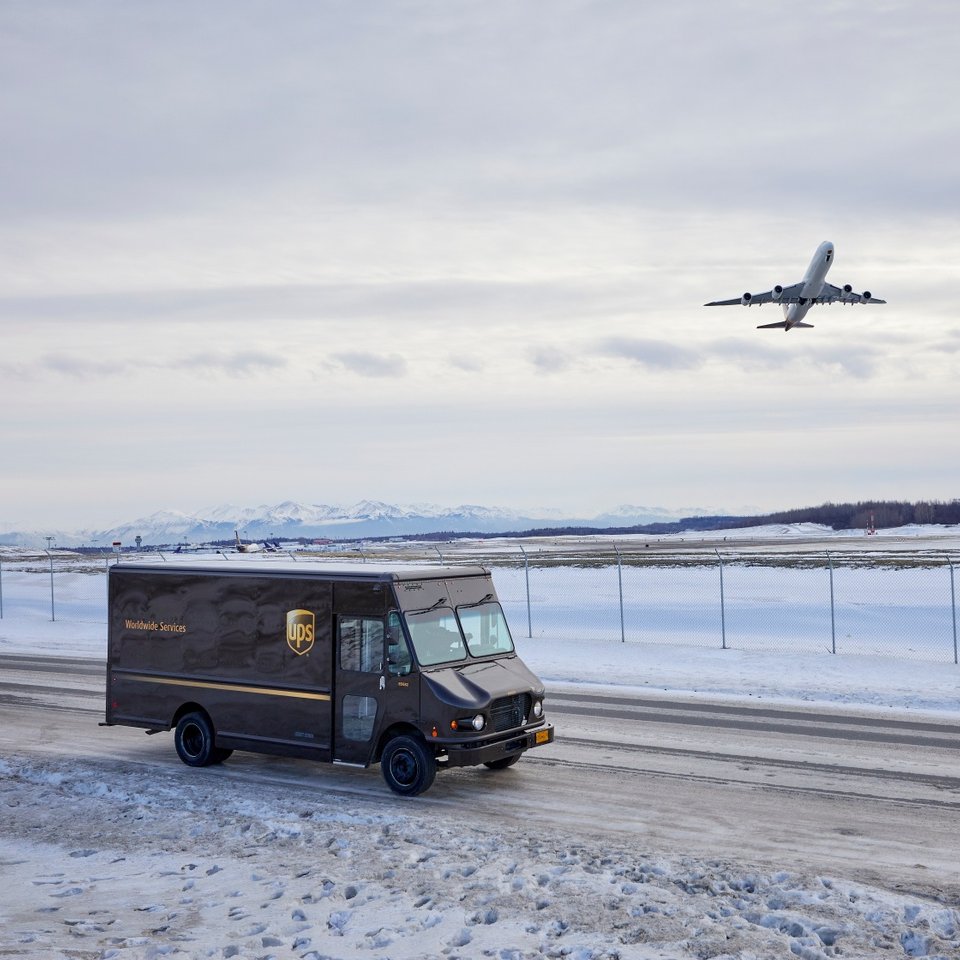 By land or by air, #UPSers will be sure to get your package there. ❄️ ☃️