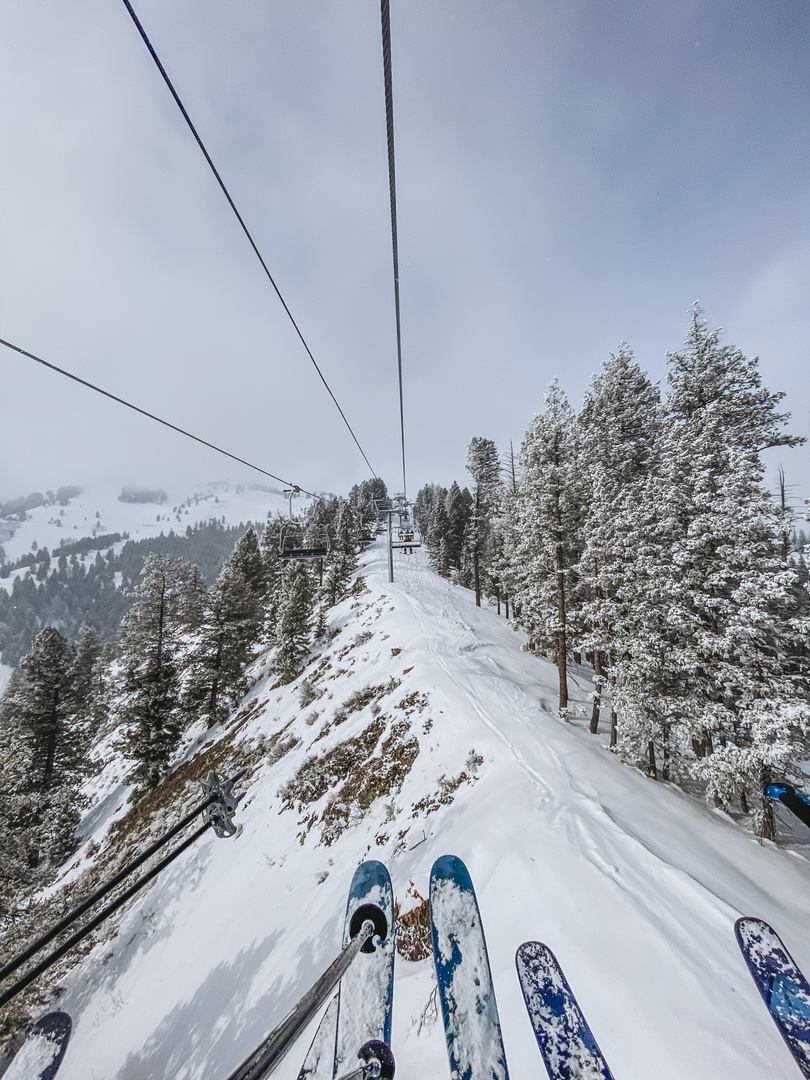 KnobHillInn's tweet photo. Turn your mountain getaway pining into plans. 
Book Your Stay: https://t.co/sN3SQEsNEP https://t.co/lKGNZCz9qf