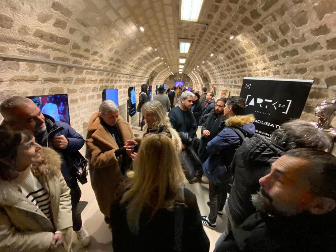 Mom, we made it.

Nabu NFT Exhibition / Paris 24th to 31st