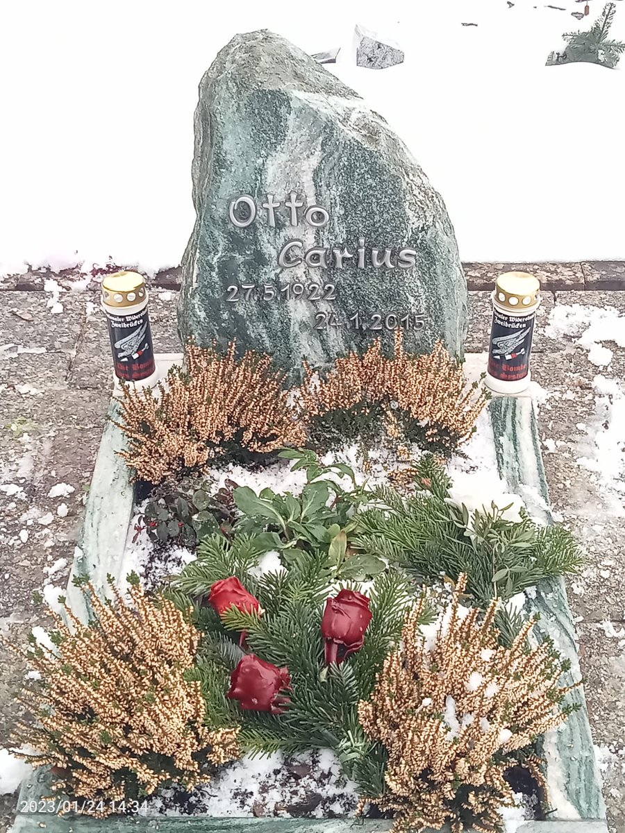 Heute besuchten wir zum 8. Todestag das Grab von Otto Carius, einem der erfolgreichsten Panzerkommandanten des zweiten Weltkrieges und stellten Kerzen nieder.
Carius wurde 1922 in Zweibrücken geboren.

#Hier!
#Unvergessen
#KeinVerbrecher