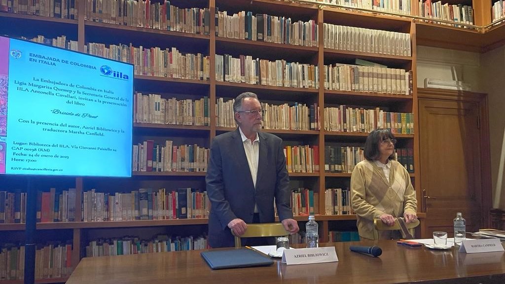 📣Oggi si è presentato il libro «Briciole di pane» dell’autore colombiano Azriel Bibliowicz presso la Biblioteca dell'<a href="/iila_org/">IILA</a> in collaborazione con l’Ambasciata di Colombia in Italia. Una occasione unica per addentrarsi nella cultura Colombiana.