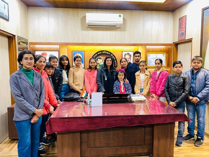 rscpcr's tweet image. राष्ट्रीय बालिका दिवस के अवसर पर कार्यक्रम का आयोजन.
बच्चों को एक दिन का अध्यक्ष और सदस्य बनाया गया.
आयोग अध्यक्ष संगीता बेनीवाल, सदस्यगण नुसरत नकवी, साबो मीना, संगीता गर्ग व अधिकारियों की उपस्थिति में आयोग की कार्यशैली जानी.
@RajCMO
@SangeetaBeniwa3 
@shiv_naga 
@SangeetaGarg_