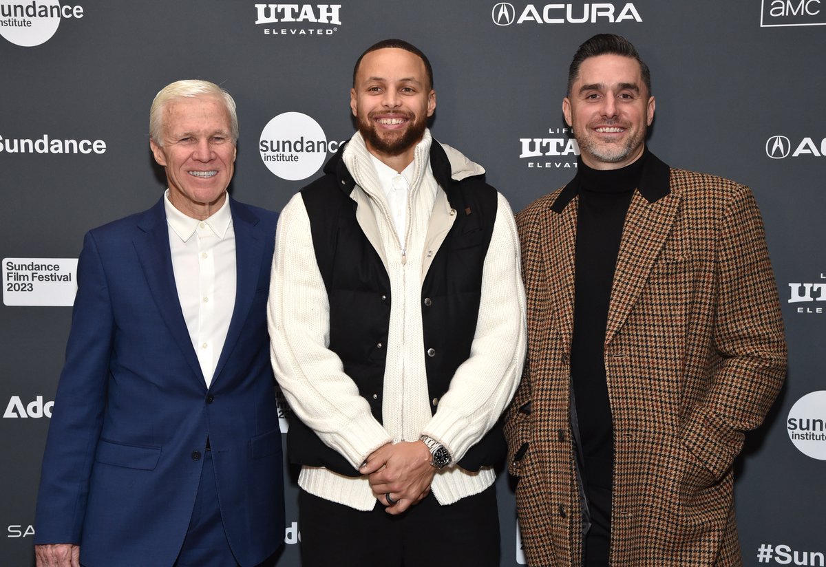 #StephenCurry: #Underrated made its world premiere last night at #SundanceFilmFestival.

In attendance were Curry and family, former coaches and teammates of Curry, director #PeterNicks & more.

The documentary premieres on #AppleTVPlus later this year.

(apple.com/tv-pr/news/202…)