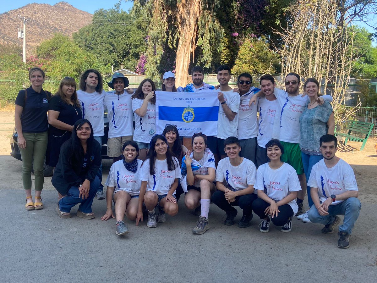 vivelauc's tweet photo. #CompromisoUC| Hoy fuimos a Paine para visitar a @JsfChile. Cerca de 60 voluntarios/as #UC participan apoyando a comunidades vulnerables construyendo para ayudar en el cuidado del agua💦.
Como Liderazgo Estudiantil DAE, nos alegra acompañar proyectos estudiantiles💙 https://t.co/ECoQ6GSuqE