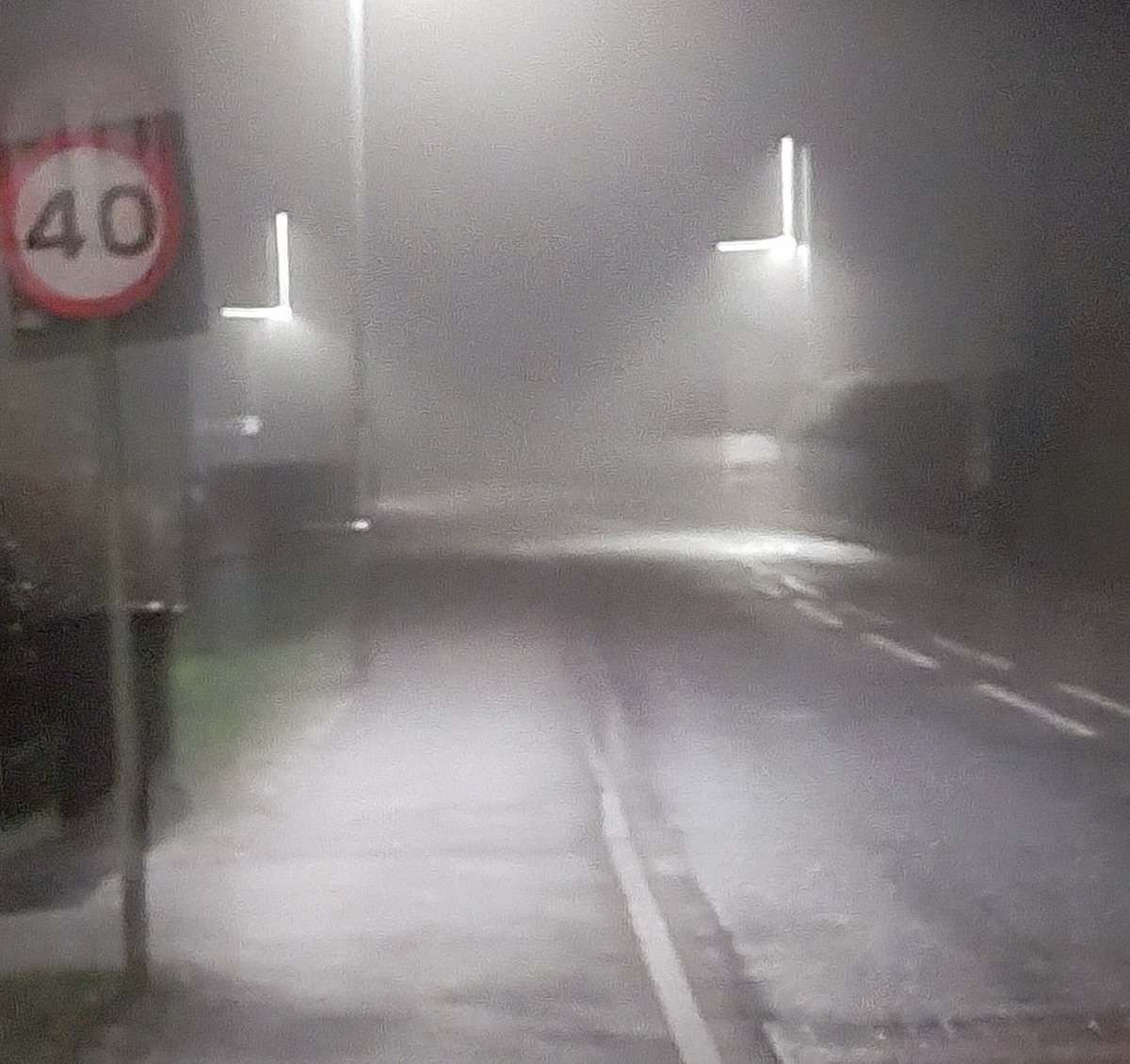 It's a bit of a 'pea-souper' here in rural Leicestershire tonight...didn't stop me walking though!🏃‍♀️ #thickfog #village #10000steps #distancechallenge #walking #Leicestershire