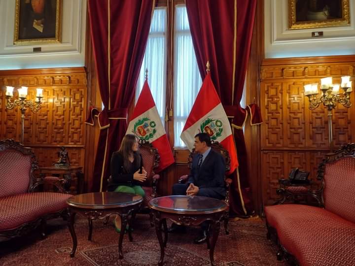 NoeliaCallao's tweet image. #AutógrafaFirmadaBecaContinuidad| Hoy en el #DíaInternacionalDeLaEducación el Presidente del Congreso de la República del Perú Gral. José Willams Zapata #FirmóLaAutógrafaDeLey de mi #Autoría ( 1/2)