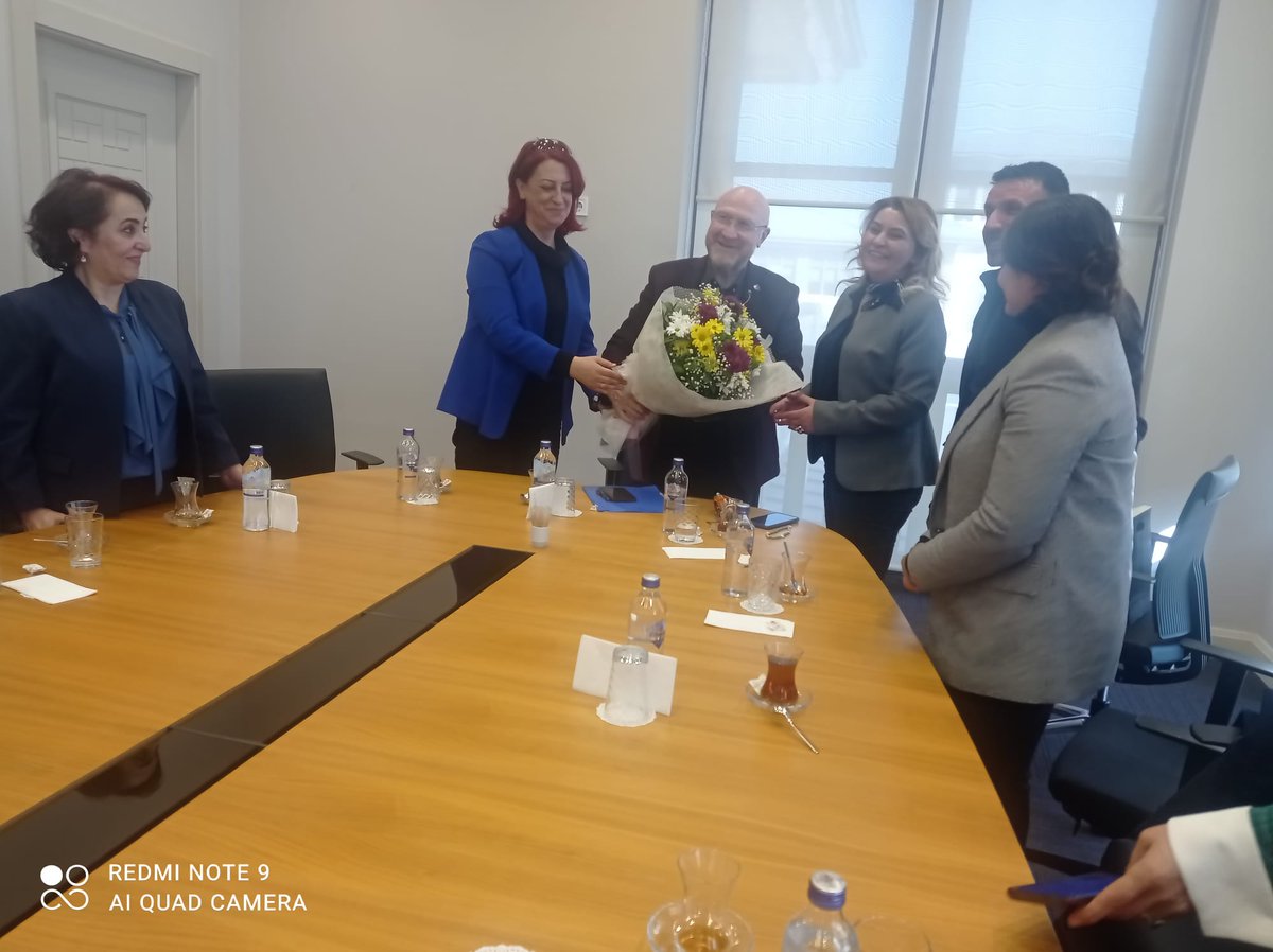 meusfed6's tweet photo. Federasyonumuzun usta öğreticilerin kadroya geçirilmesi,mevcut istihdam esaslarının değiştirilmesi hakkında Kanun Teklifi metnini Sayın Cumhurbaşkanımızın Baş Danışmanı İhsan ŞENER Beyefendiye külliyede heyet olarak dosyamızı ilettik.
   Sayın İhsan ŞENER’e şükranlarımızı sunarız https://t.co/4VvZmlNKk1