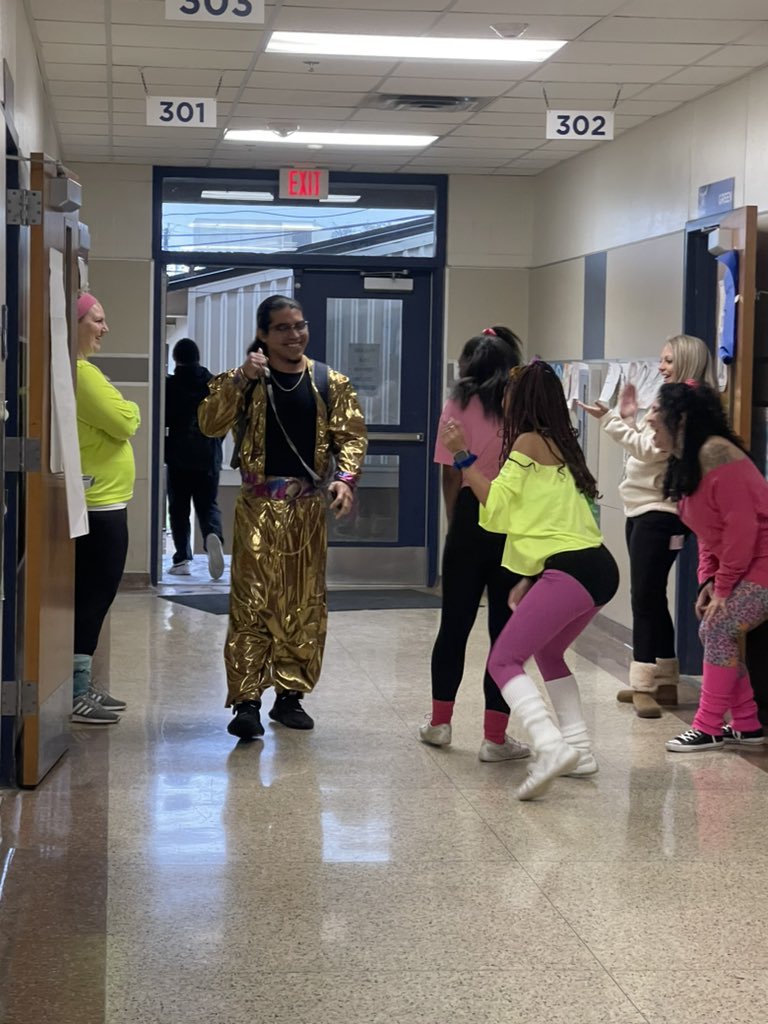 Mrs.  Kolls tweet media