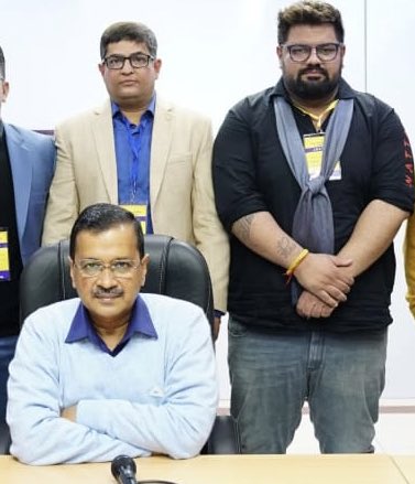 jkypamrit's tweet photo. It was nice meeting CM of delhi and National convener of our party @ArvindKejriwal Ji at his residence in Delhi 🙏🏻 https://t.co/TV3PAqT3Q7