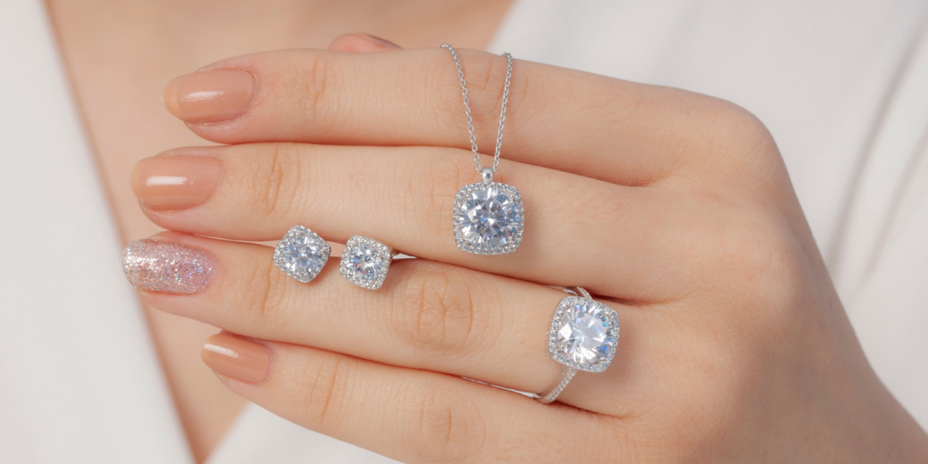 CoupontoPay's tweet photo. Get up to 60% off #promotion on  #wedding #Rings, #engagementrings, #Diamonds, #Charms # jewellery and more @KayJewelers. For more #offers visit https://t.co/f16Nz9s8OS https://t.co/GIzcMZ0Bgz