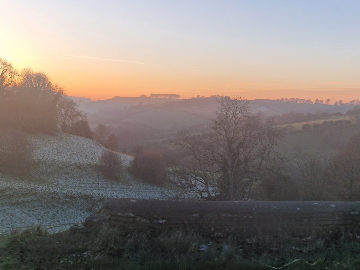 A super visit to <a href="/MonktonBath/">Monkton Combe School</a> today. Great to meet with @MonktonHead to learn more about the values that drive the community; see them in action; and talk to students about how they embrace failure, question things and think differently. Good to chat <a href="/psbacc/">Learning Skills Trust</a> with <a href="/MonktonPrep/">Prep | Monkton</a> too