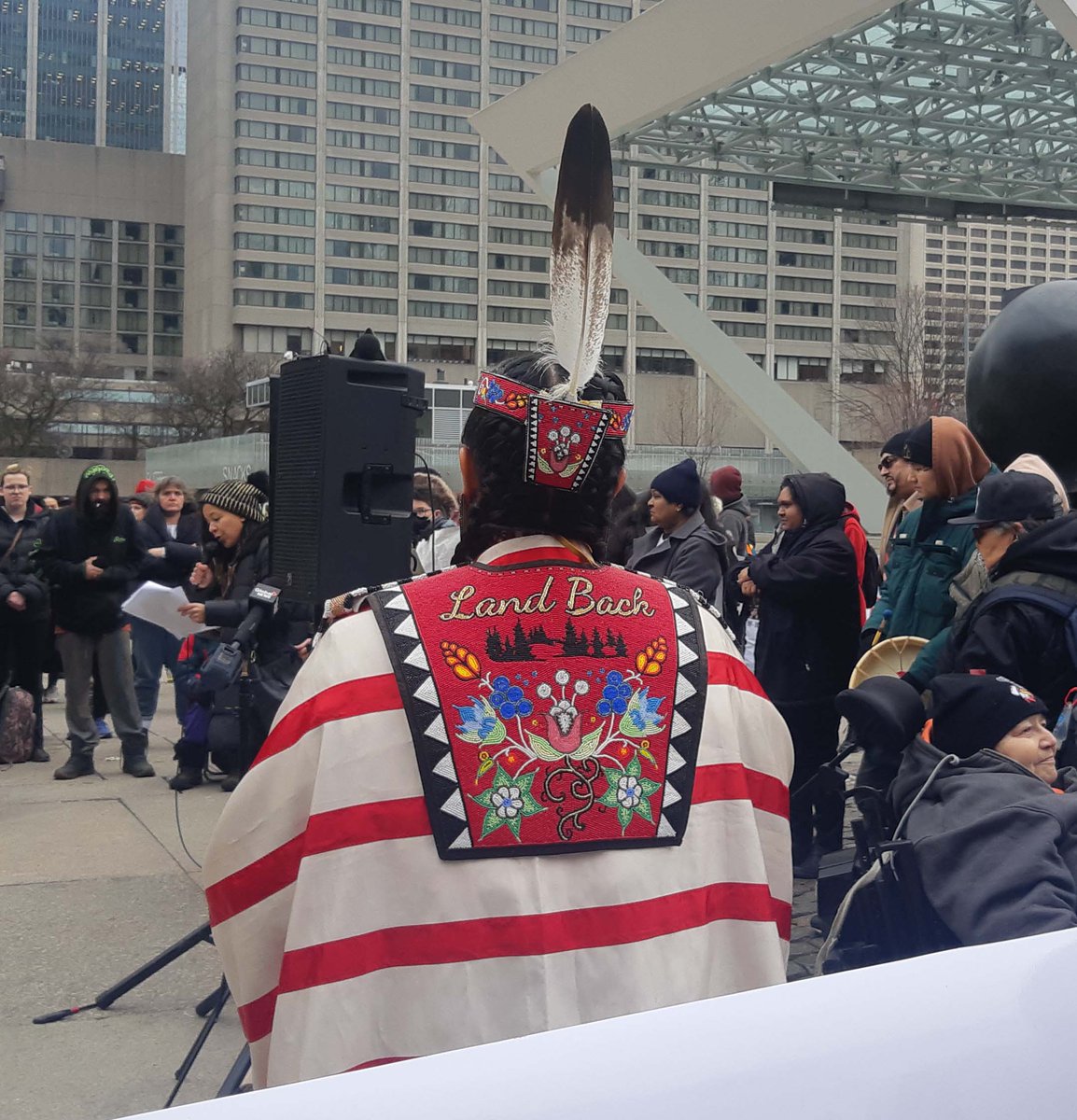 socialist_ca's tweet photo. Toronto rally to defund the police. Mayor Tory is planning to increase the police budget by $50 million while cutting everything from libraries to transit to housing. 
Cops don’t keep people safe - community support does.

#DefundThePolice #toronto #CommunityNotCops #CareNotCops https://t.co/LwbJjr3IJ1