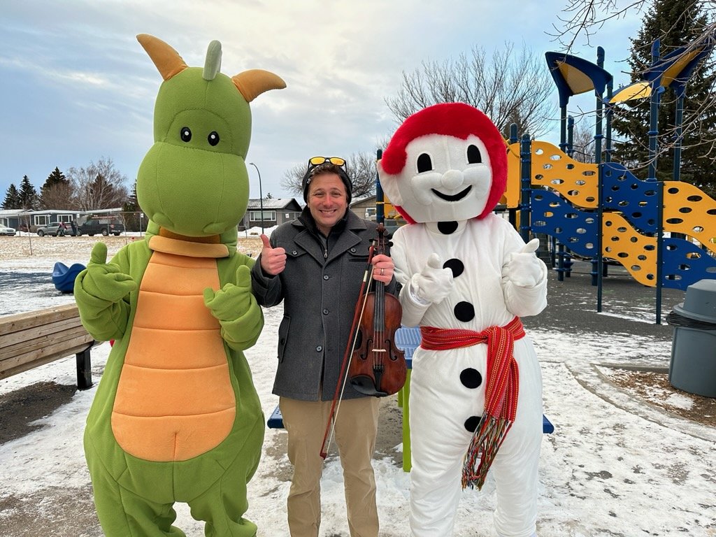 Winter Carnival has arrived at Ecole Agnes Davidson
 Special guests 
Aggie
Bonhomme Carnaval
M. Scott