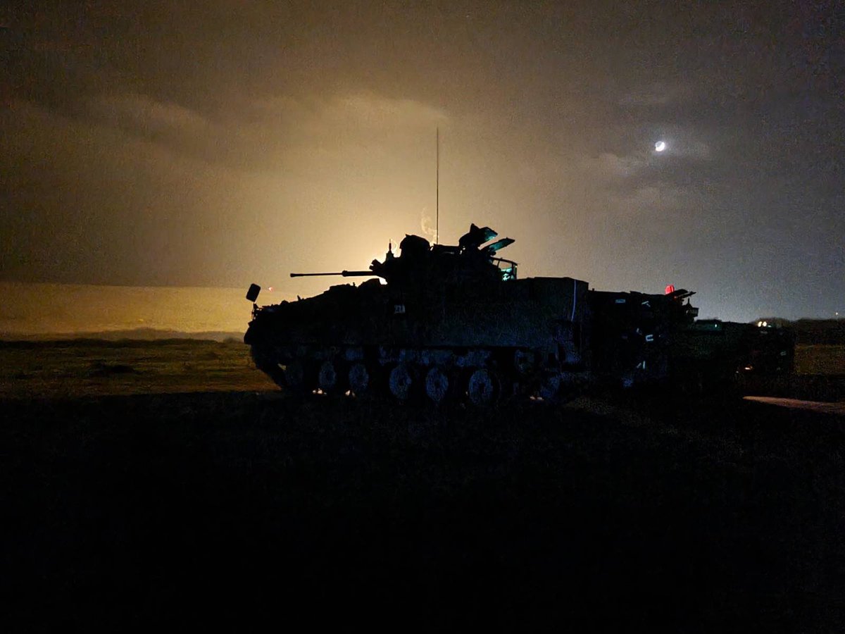 @Army1MERCIAN’s B Company continue their live firing package in the mighty Warrior IFV. A cold but clear night tonight provides ideal conditions for a night firing range. #Readiness #SFSH