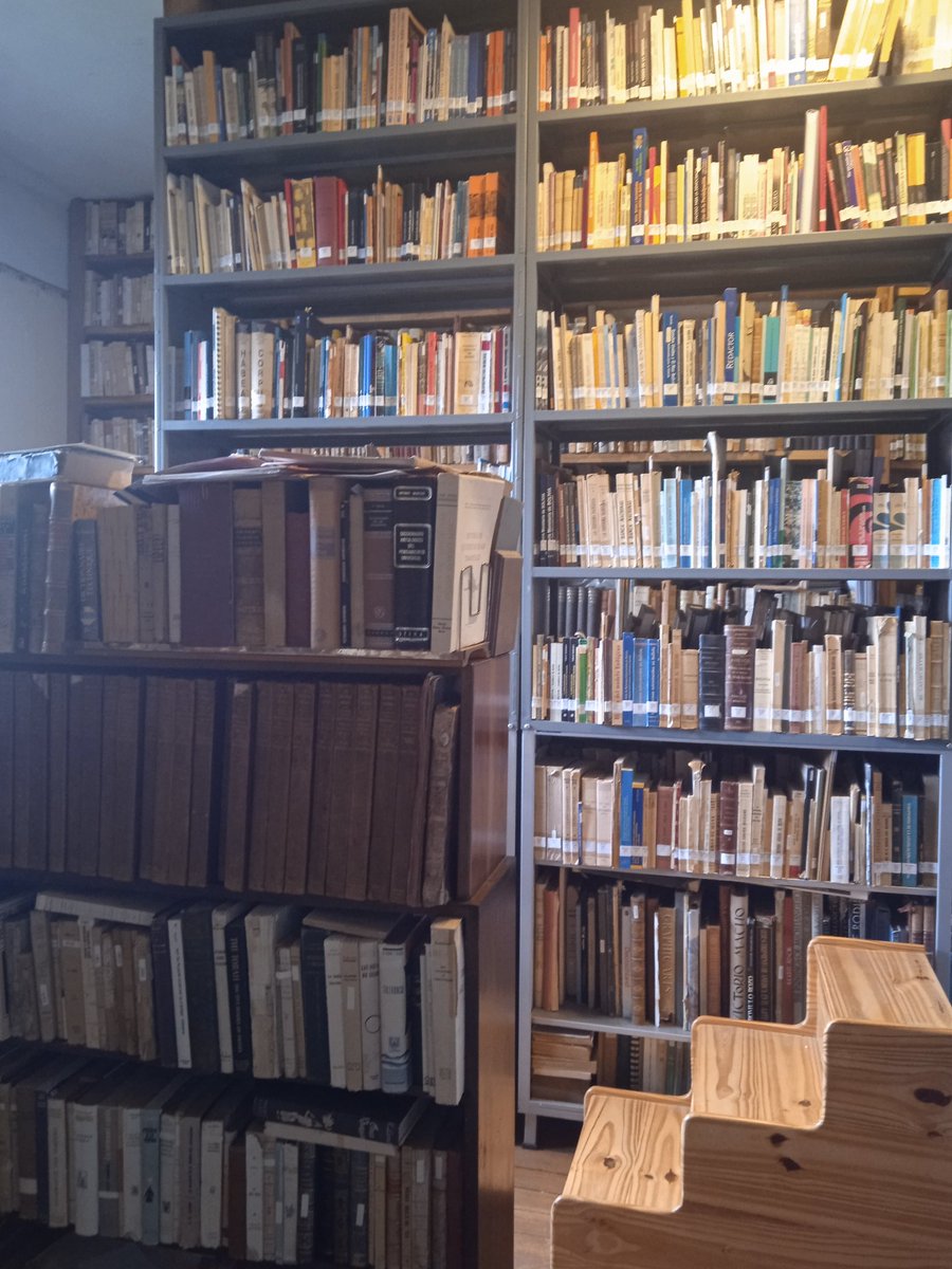 JornetNuria's tweet photo. Impressionant biblioteca familiar i projecte cultural @flaviadasbo #Codicis https://t.co/kkwH6APnHa