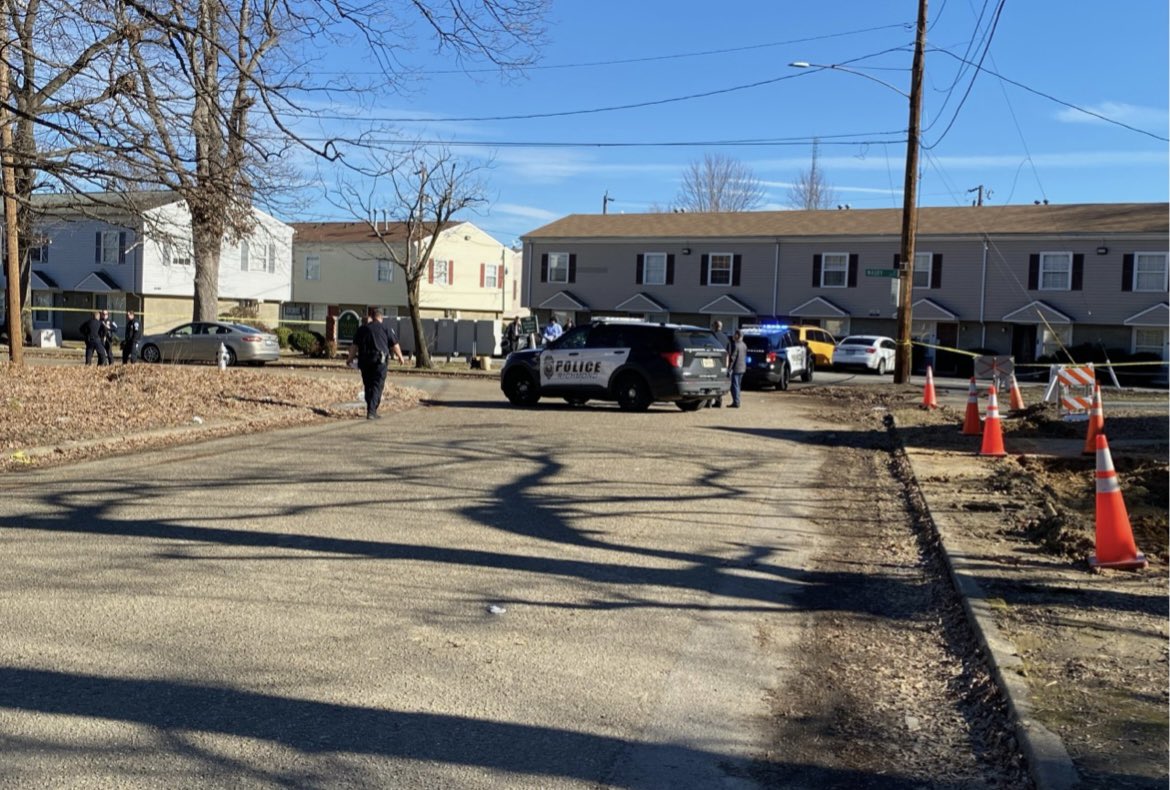 SimoneCuccTV's tweet photo. POLICE ARE INVESTIGATING⦠a crime scene near Maury Street and E. 36th street in South Richmond. We have a crew there gathering information and will bring you the latest on #FirstAtFour @NBC12 https://t.co/clvF1s4Sv9