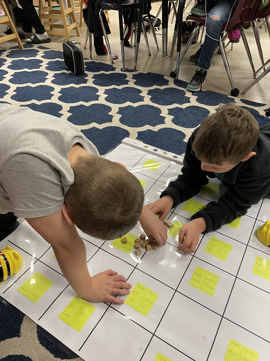 Mrs_EDarnell's tweet image. Round 2 w/ Scrabble Word Cubes! S had an option to challenge themselves and add the pause function to connect two words through code!🤩 #challengeaccepted @a5disteam @CentervilleSC #a5EDventure #vision5