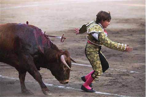 ¿Es educación o una aberración ? 
Es involución  y salvajismo 
Los niños desprotegidos en España, sometidos a el  negocio sangriento de la tauromaquia 
No les importa destrozar su inocencia y ponerles en peligro 
#DiaInternacionalDeLaEducación 
#TauromaquiaAbolición