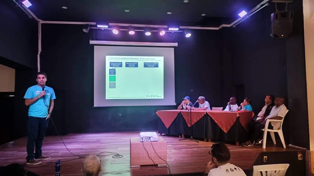 ECOVALOR (@ecovalor4) on Twitter photo Panel sobre ESTUDIOS #TSA e #INSTRUMENTOS #económico-financieros: principales avances en función de las #metas del marco lógico y los #retos.
Presentado por Raúl Rangel Cura del IGT.
<a href="/PNUDCuba/">PNUD Cuba</a>
<a href="/SANTANACITMA/">JOSE FIDEL SANTANA NUÑEZ</a>
<a href="/citmacuba/">Ministerio de Ciencia, Tecnología y Medio Ambiente</a> Panel sobre ESTUDIOS #TSA e #INSTRUMENTOS #económico-financieros: principales avances en función de las #metas del marco lógico y los #retos.
Presentado por Raúl Rangel Cura del IGT.
<a href="/PNUDCuba/">PNUD Cuba</a>
<a href="/SANTANACITMA/">JOSE FIDEL SANTANA NUÑEZ</a>
<a href="/citmacuba/">Ministerio de Ciencia, Tecnología y Medio Ambiente</a>