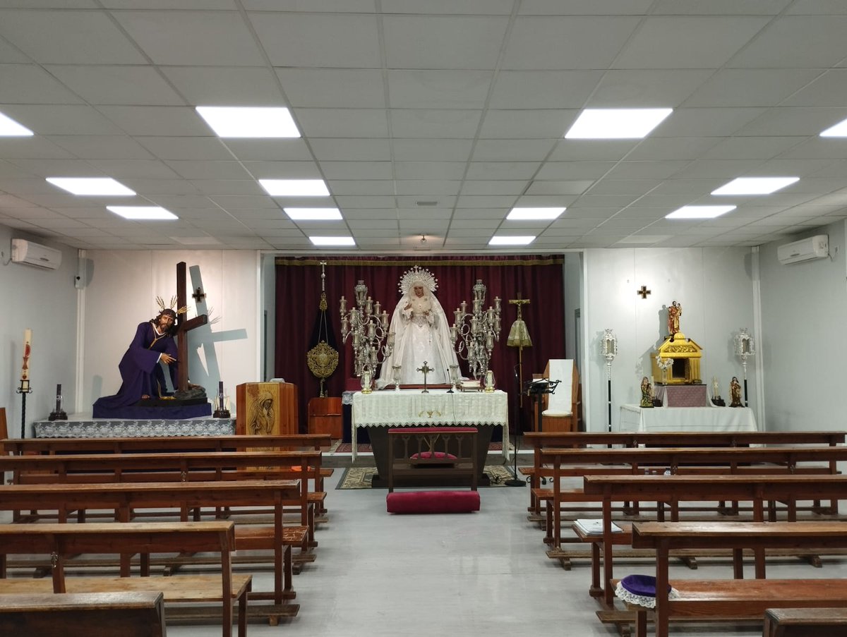 AgrupTresCaidas's tweet photo. A falta del adorno floral María Santísima de la Paz ya está ataviada en su Altar de Cultos. https://t.co/oJDIgXCdsq